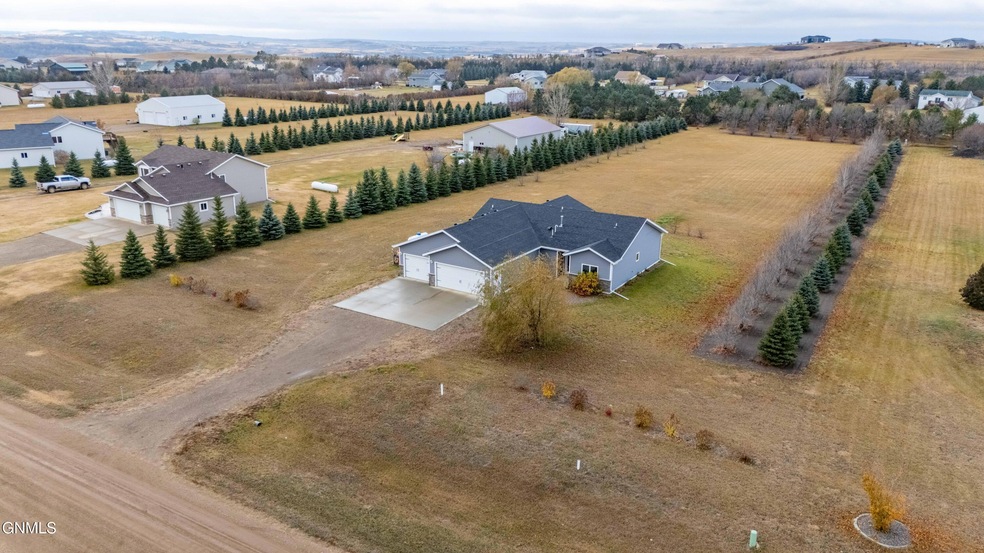 3193 Crested Dr N, Mandan, ND 58554 - photo 1