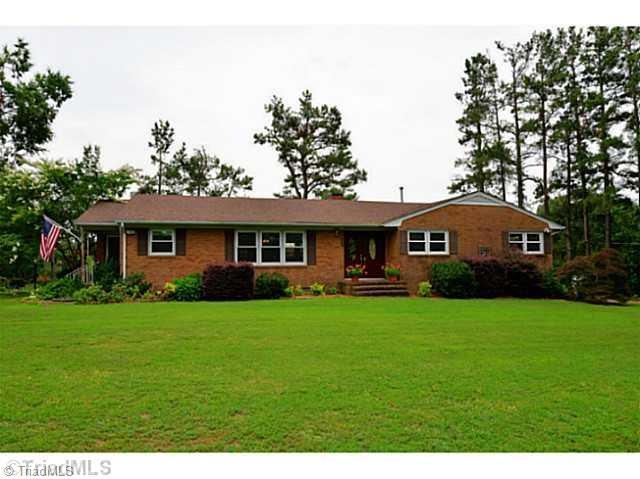 2411 Kivett Dr, Greensboro, NC 27406 - photo 1