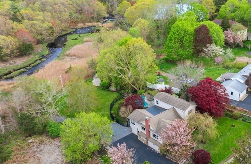 109 Kilby St, Hingham, MA 02043 - photo 1