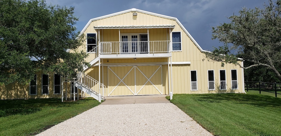 Traditional gambrel design meets everyday function