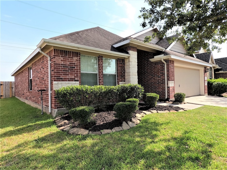 337 Lake Line Dr, Alvin, TX 77511 - photo 1