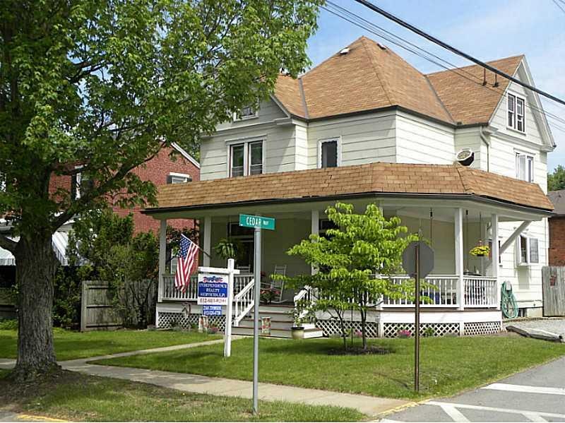 Exterior Front. CLASSIC OAKMONT VICTORIAN