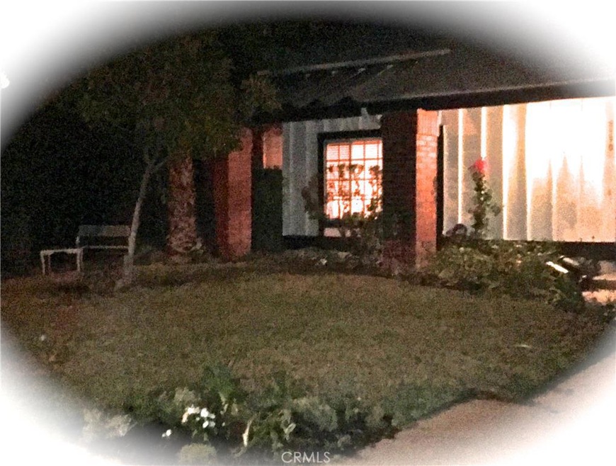 Enchantment,dramatic and a feeling that you are home belongs to you, as you open the door. Happy flowers greet you. embellishes with dramatic entertainers Kitchen, cathedral ceiling, moldings and decorated hues.