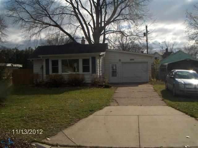 2318 Elmwood St, Port Huron, MI 48060 - photo 1