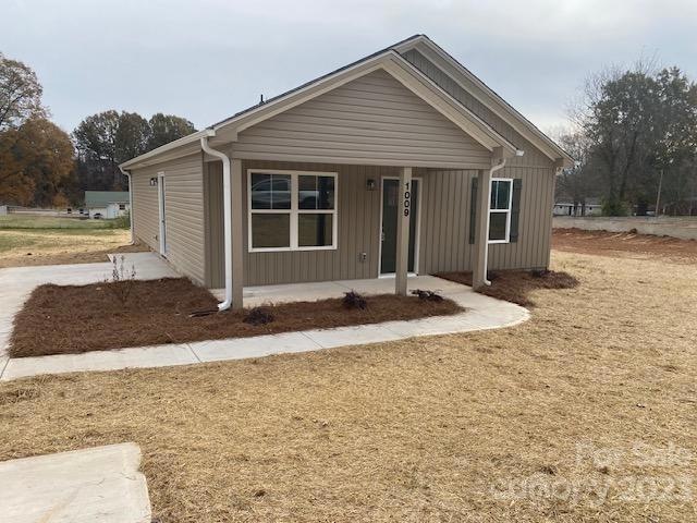 1009 Adams St, Statesville, NC 28677 - photo 1