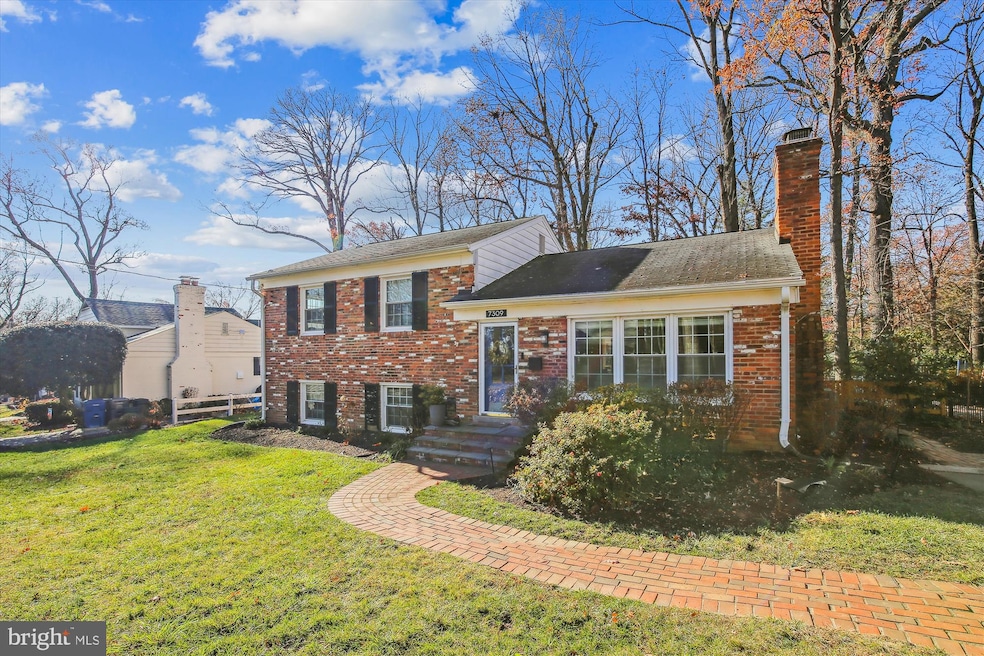 7309 Pinecastle Rd, Falls Church, VA 22043 - photo 1