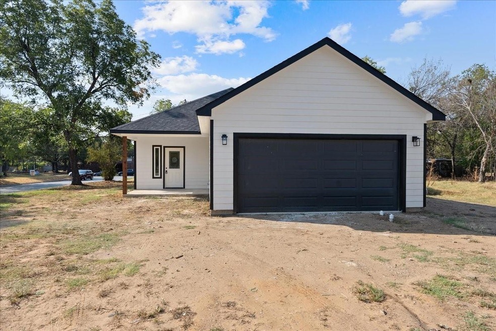 508 Royal St, Cleburne, TX 76031 - photo 1