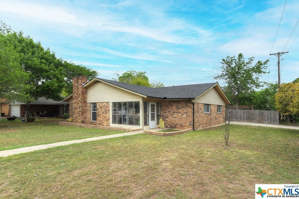 1402 Shannon Cir, New Braunfels, TX 78130 - photo 1