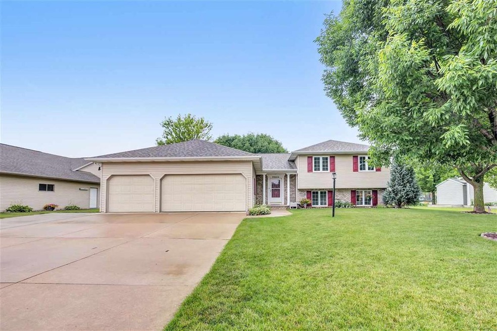 W5624 Margaret Dr, Appleton, WI 54915 - photo 1