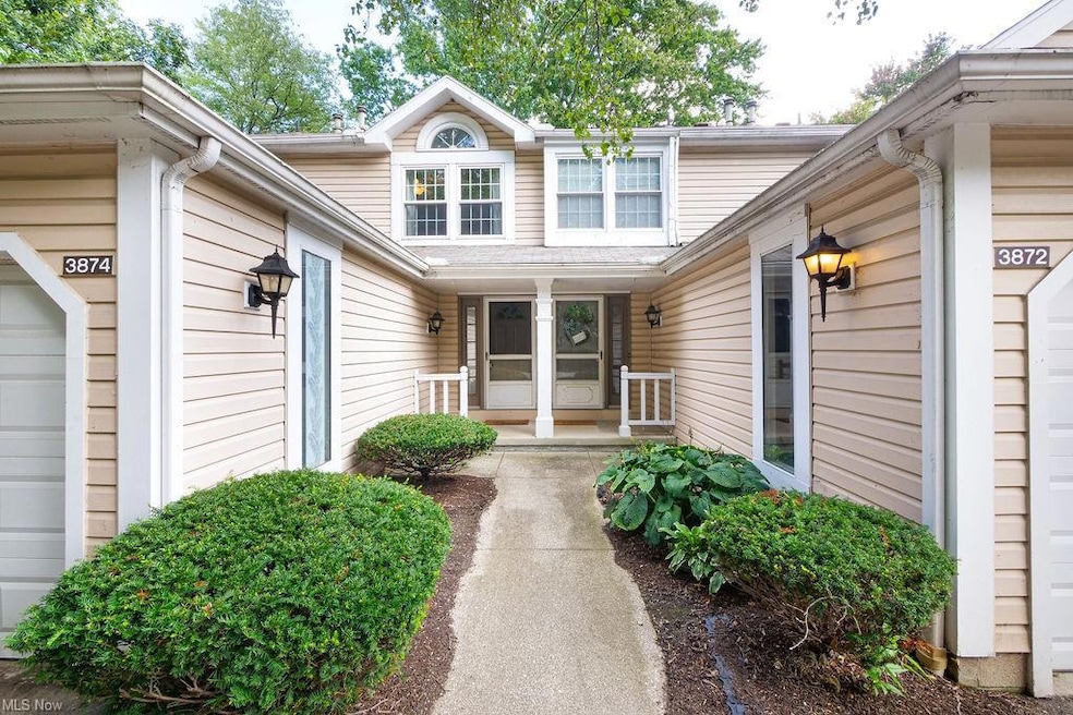 Doorway to property with a porch