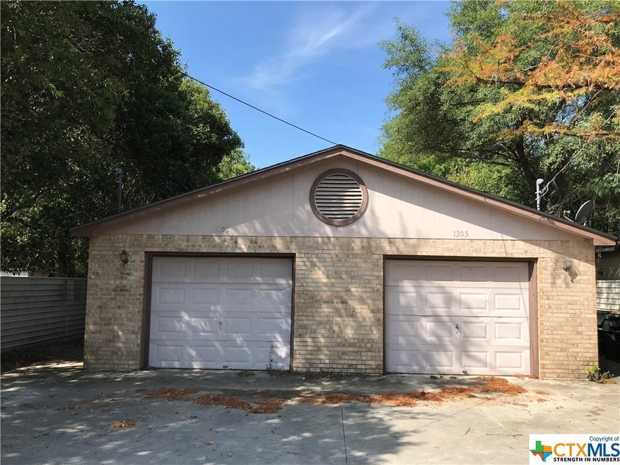 1303 N Bishop St unit 1305, San Marcos, TX 78666 - photo 1