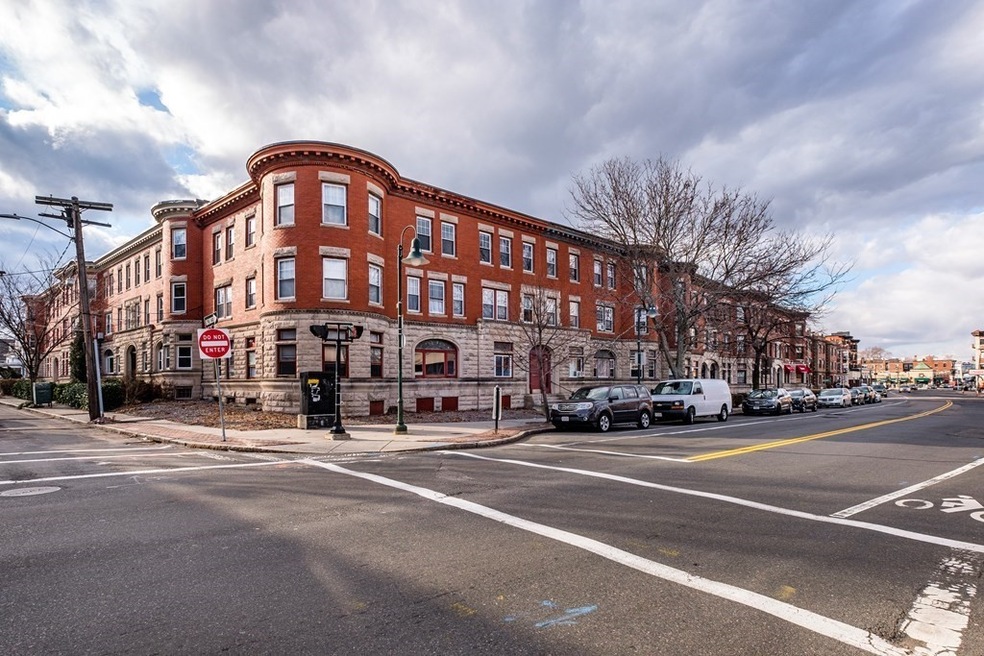 524 Harvard St unit 2, Brookline, MA 02446 - photo 1