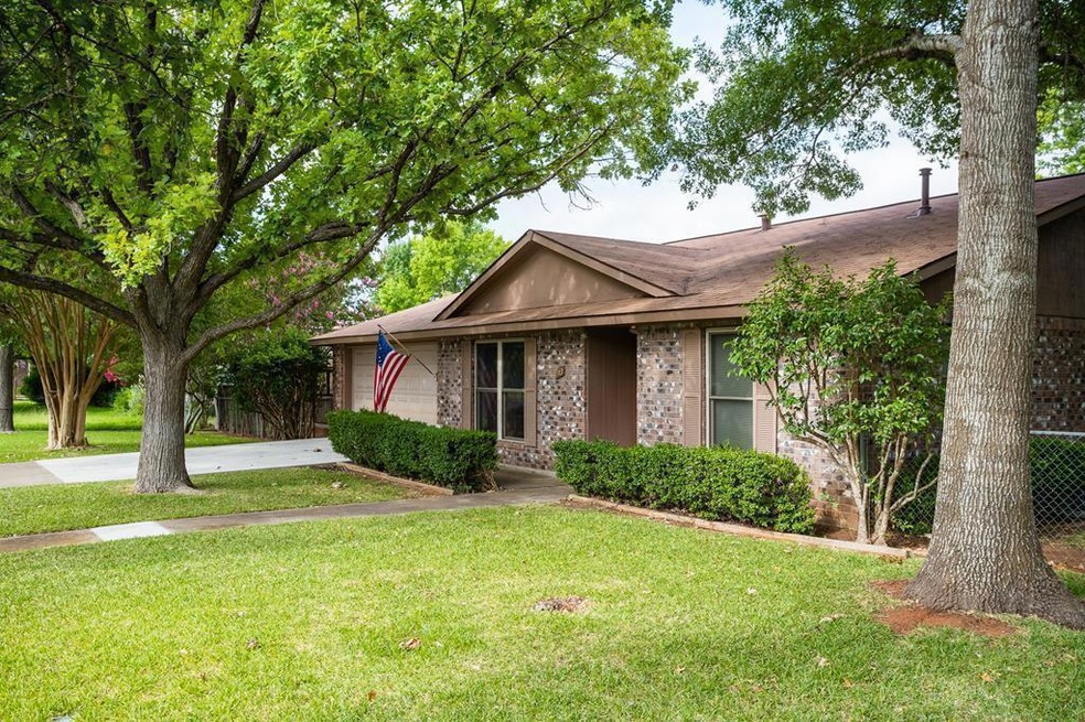 113 Frederick Rd, Fredericksburg, TX 78624 - photo 1