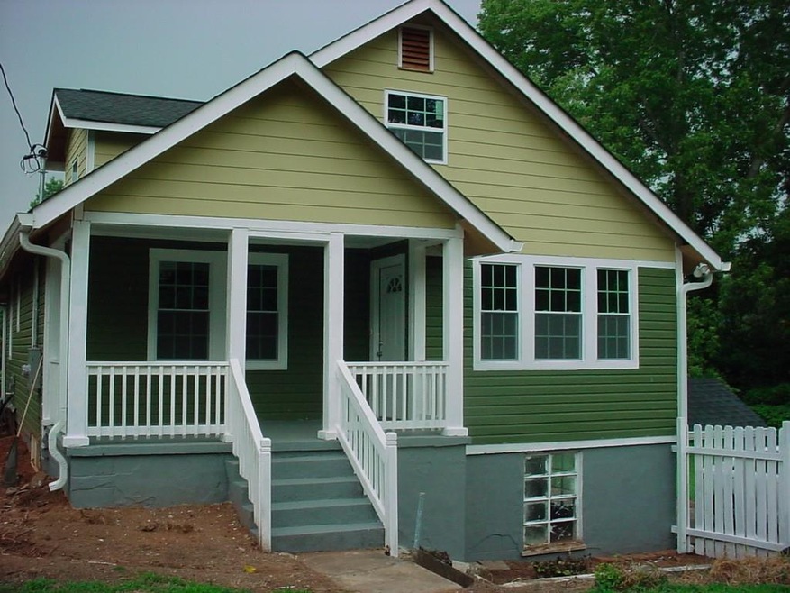 FRON VIEW OF HOME WITH INVITING PORCH