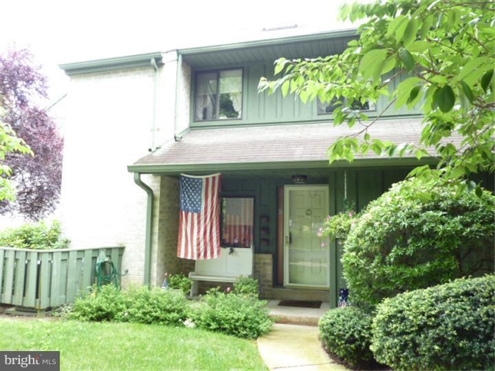 525 Foxwood Ln, Paoli, PA 19301 - photo 1