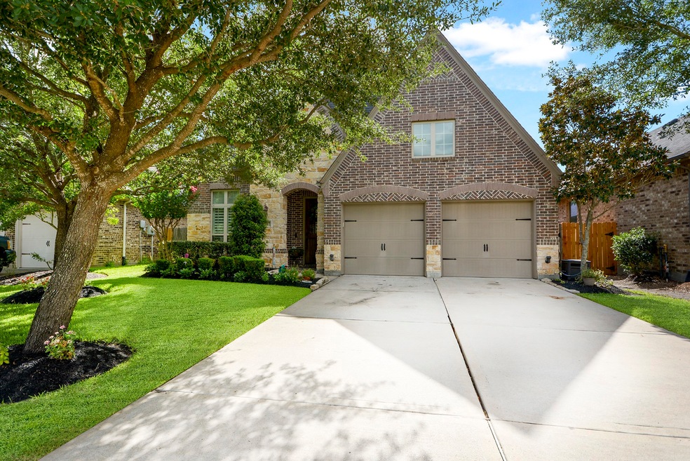 Welcome Home!2907 Chalet Knolls! You are going to fall in love with everything this Home presents. Move-in Ready Home!