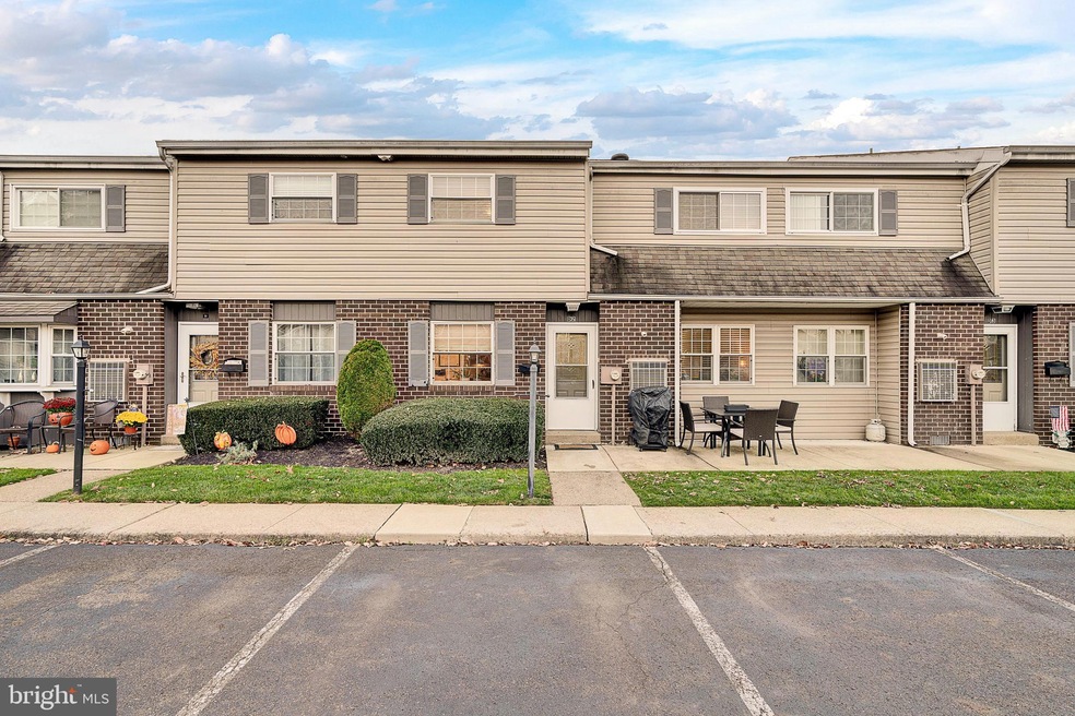 325 S Warminster Rd unit D2, Hatboro, PA 19040 - photo 1