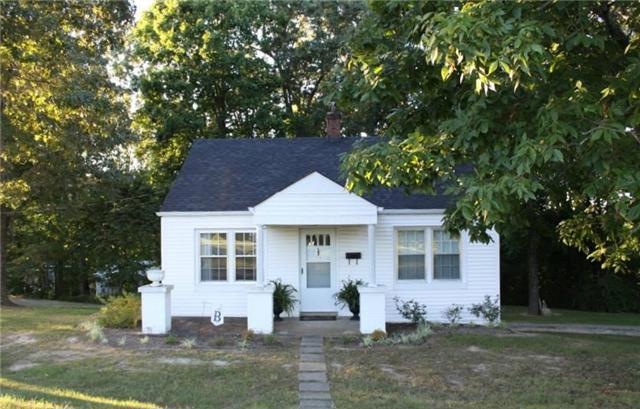 Adorable home convenient to Dickson, Burns, Charlotte, White Bluff, & Nashville
