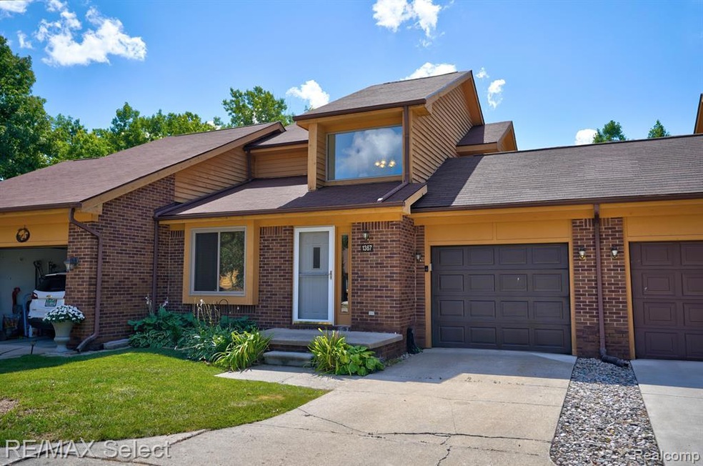 1367 Leisure Dr, Flint, MI 48507 - photo 1