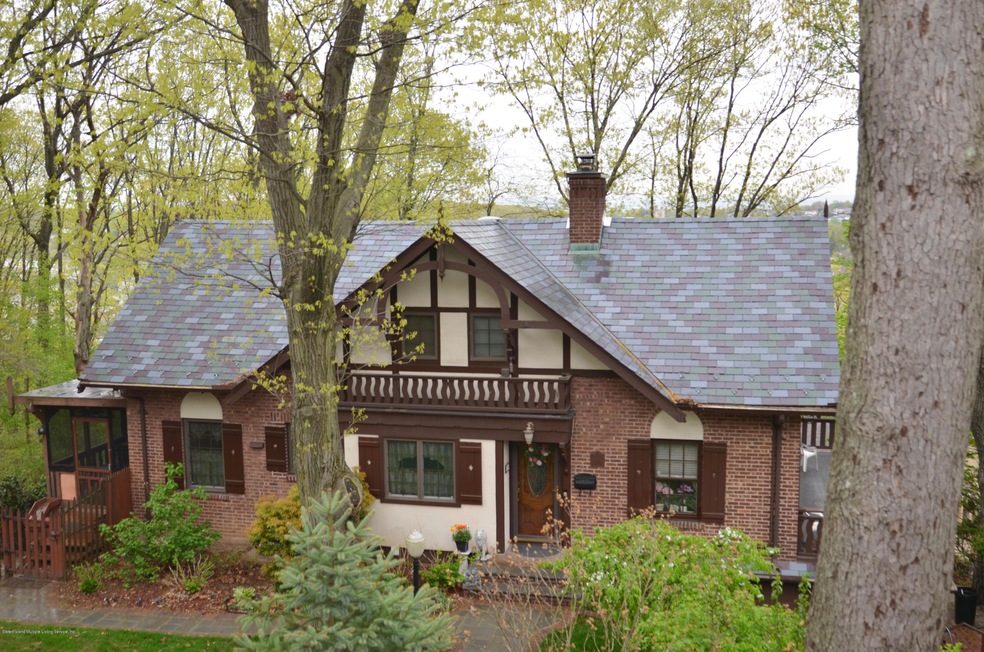 1 Twin Oak Dr
