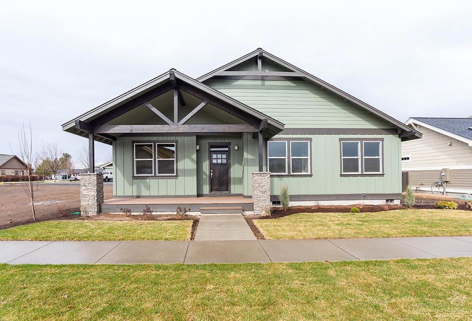 855 NW 13th St, Redmond, OR 97756 - photo 1