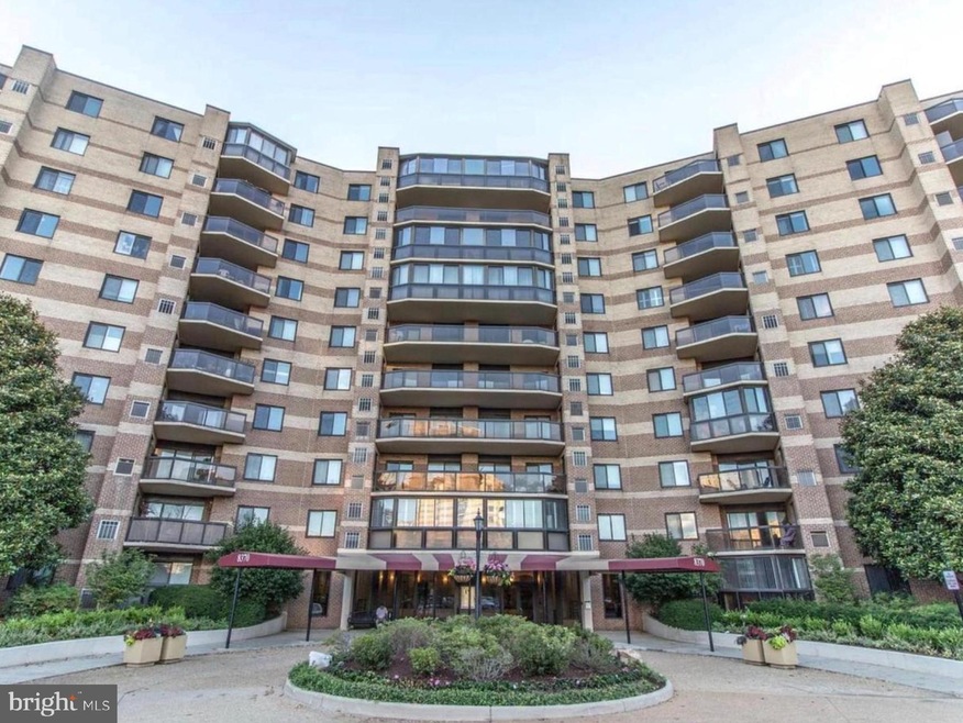 The Rotonda unit 926, McLean, VA 22102 - photo 1