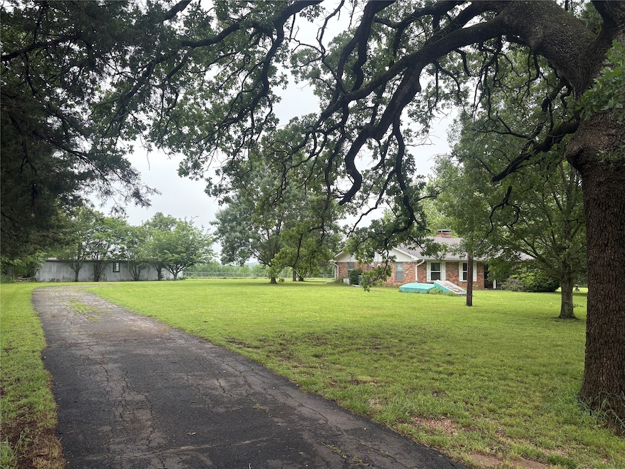 Surrounding community with a yard