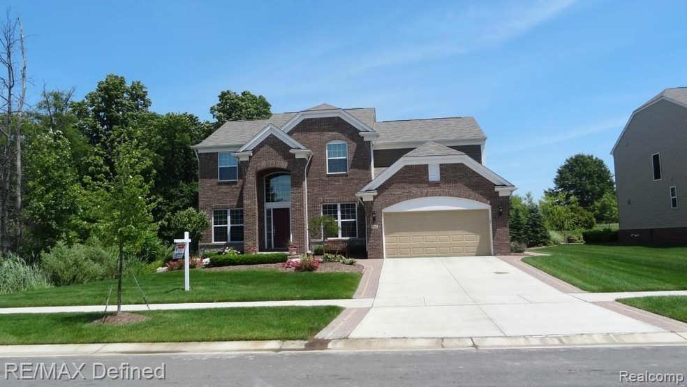 4905 Ventura Dr, Orion Charter Township, MI 48359 - photo 1