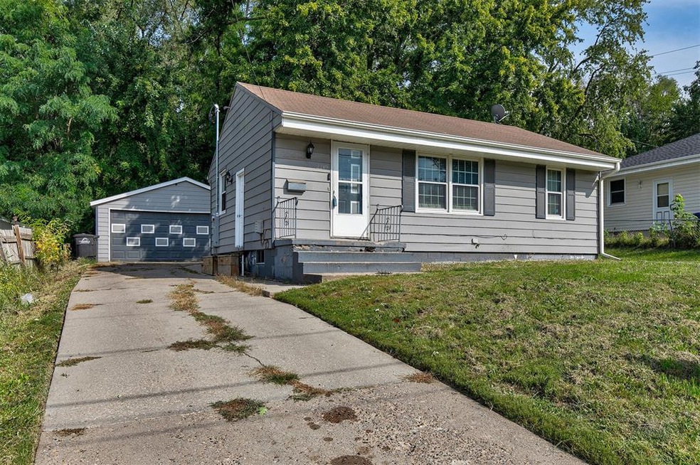 2219 SE 6th St, Des Moines, IA 50315 - photo 1
