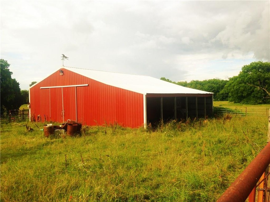40' x 50' shop/barn with electricity and lean to s