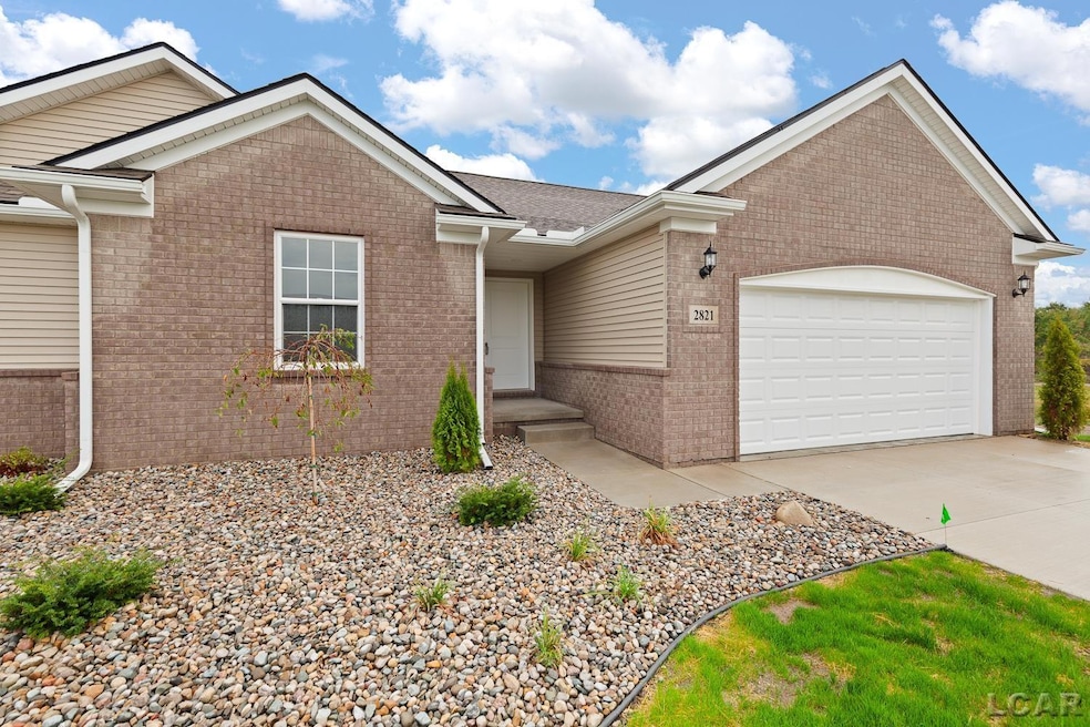 2821 Eunice Cir, Adrian, MI 49221 - photo 1