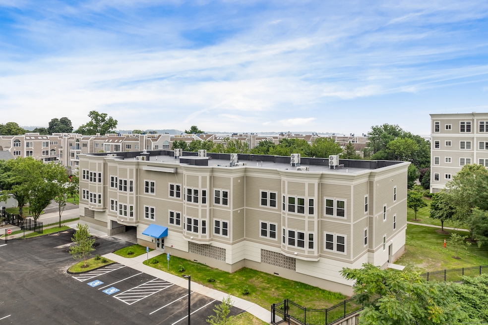 300 Harbour Close unit R, New Haven, CT 06519 - photo 1