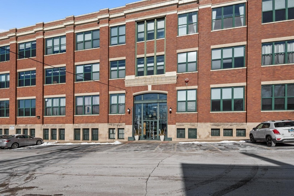 601 Linden Place unit 119, Evanston, IL 60202 - photo 1