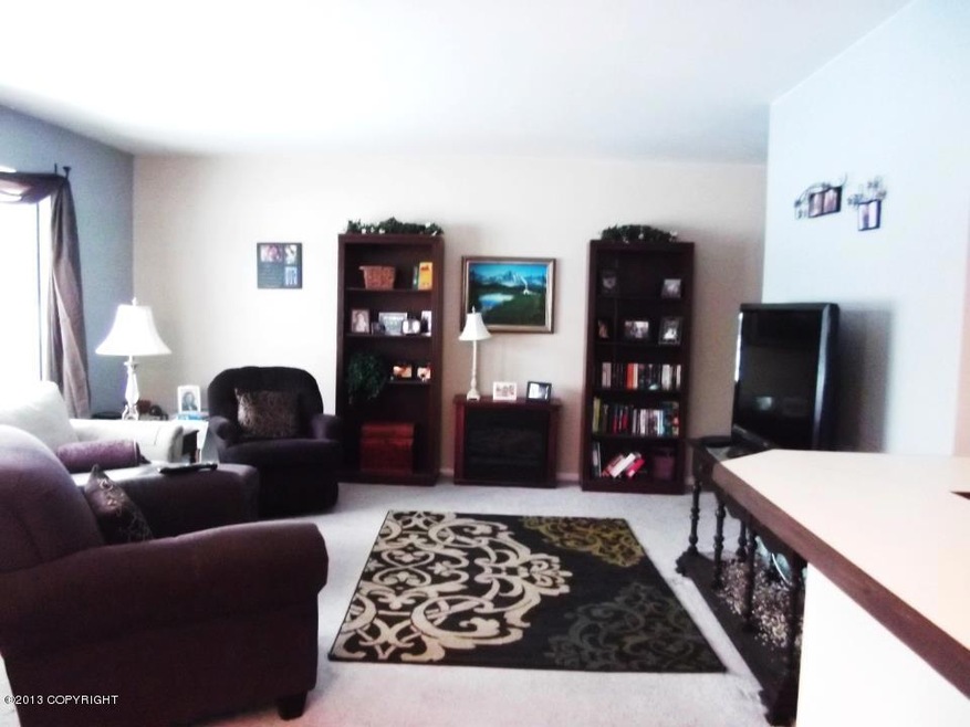 ChilkootCourtLivingRoom1