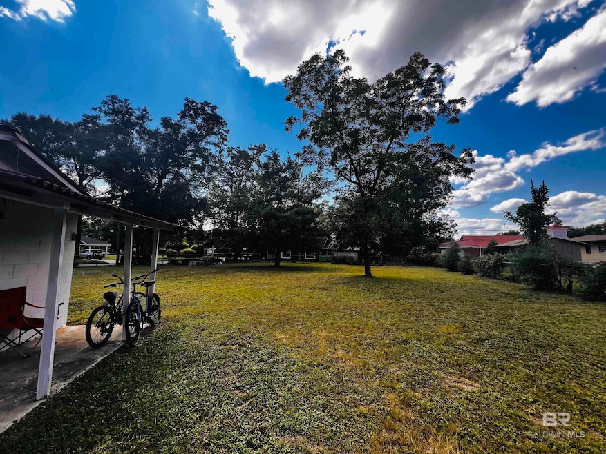 654 W Walnut Ave, Crestview, FL 32536 - photo 1