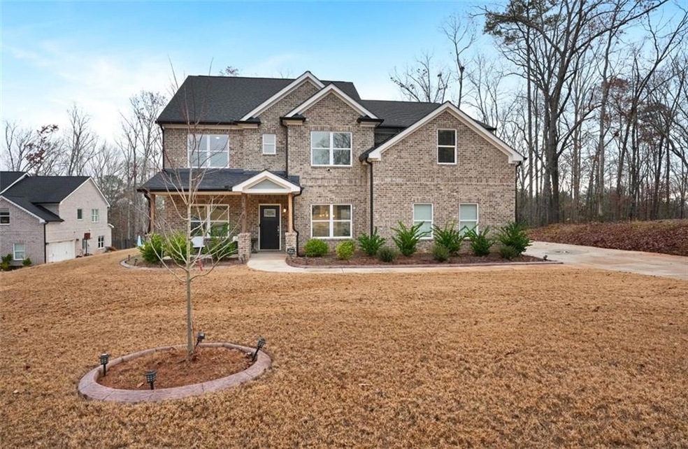 View of front of house featuring a front lawn