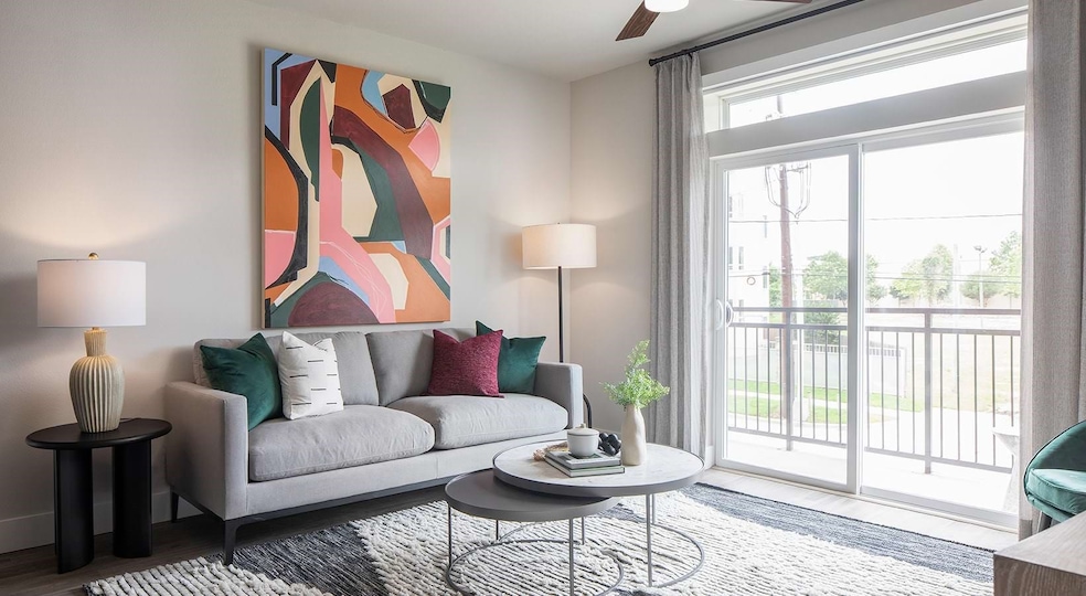 2425 Bell St unit 1329, Houston, TX 77003 - photo 1