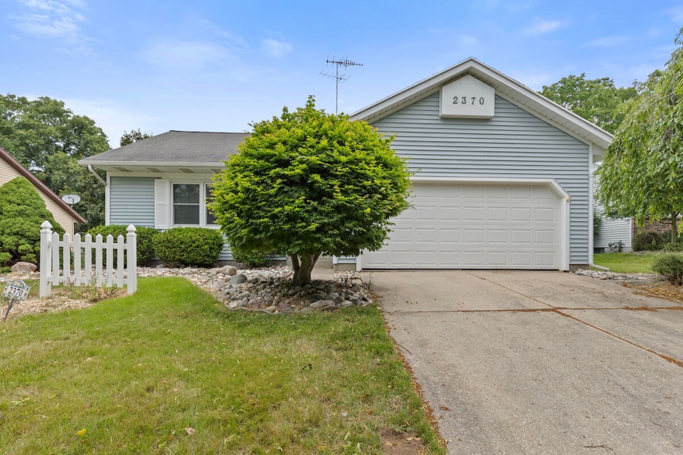 2370 Meadow Glen