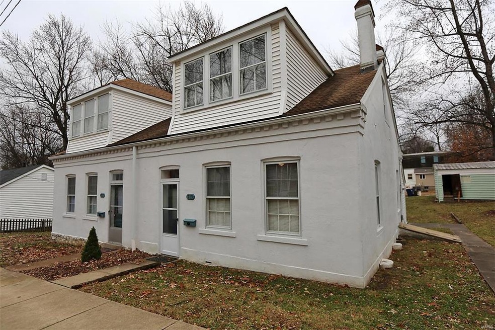 719 Jackson St is a single family home. There is a