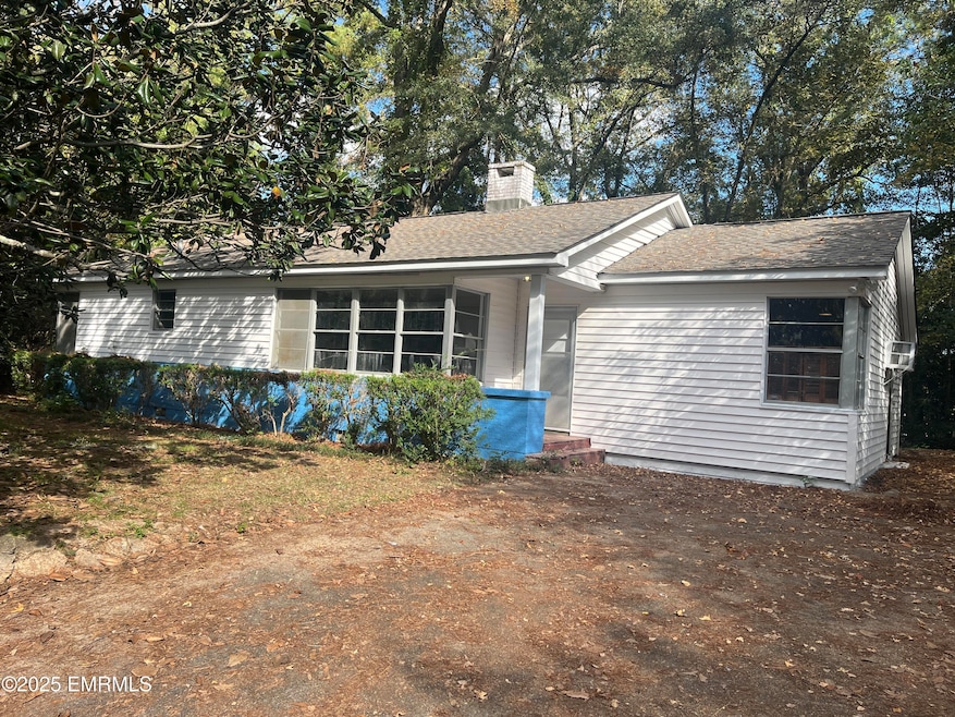 For Rent $1,100/month • Co-Listing Agent