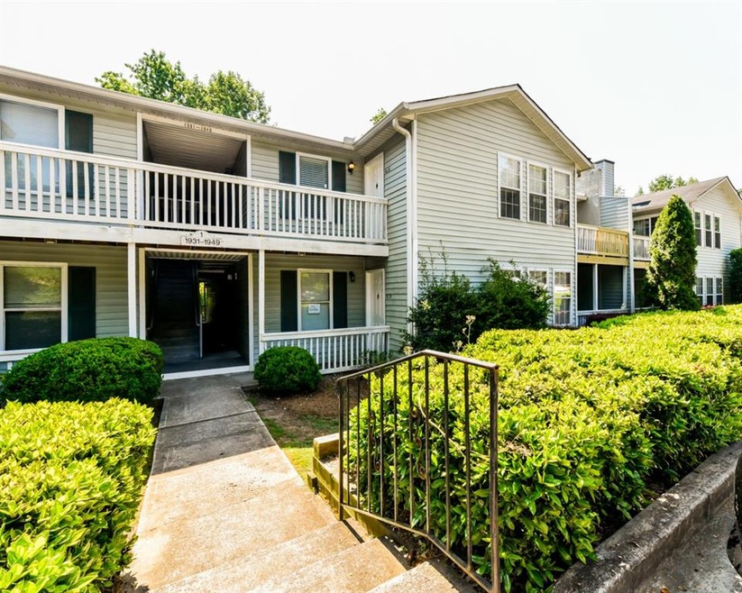 Welcome home to Druid Woods in North Decatur - the