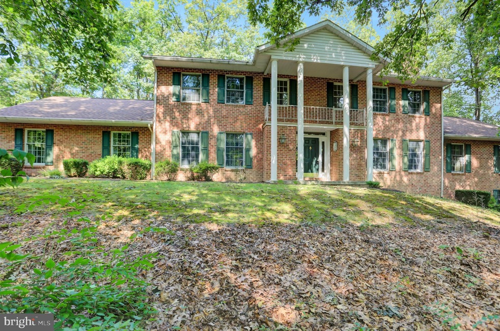 953 Samerica Dr, Chambersburg, PA 17202 - photo 1