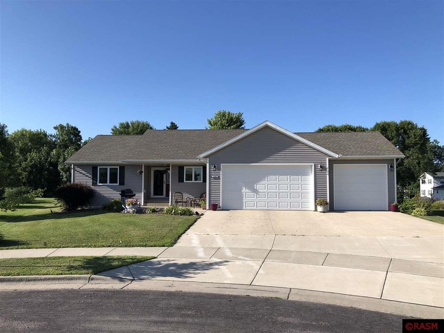 1426 Birchwood Dr, New Ulm, MN 56073 - photo 1