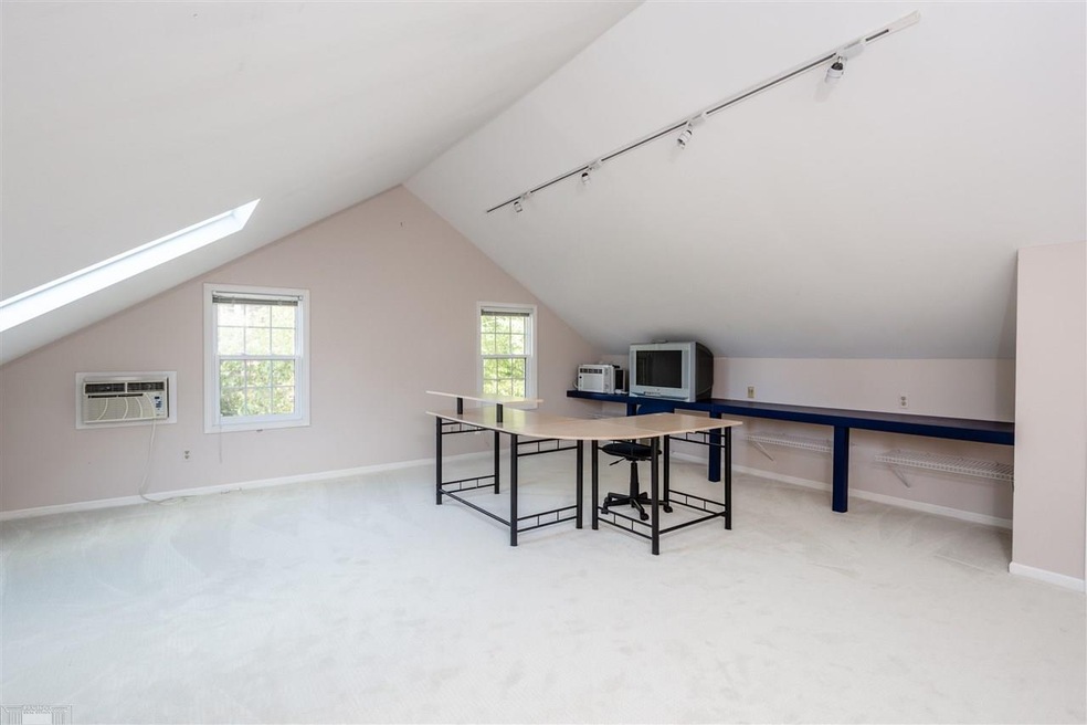 523 Lakepointe St, Grosse Pointe Park, MI 48230 - photo 1