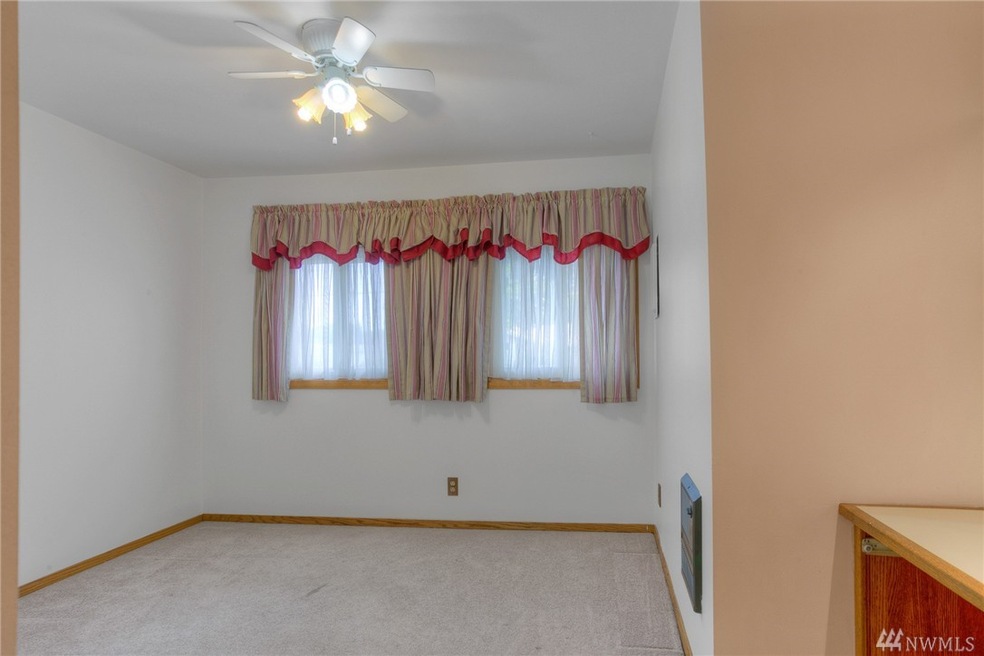 1842 S 260th St, Des Moines, WA 98198 - photo 1