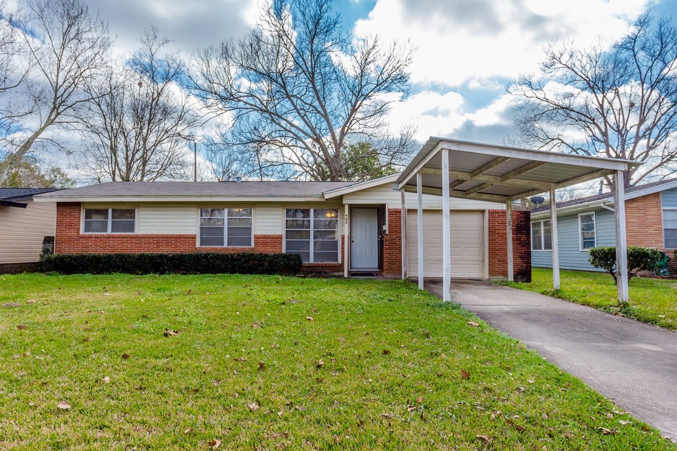 403 Surratt Dr, Houston, TX 77091 - photo 1