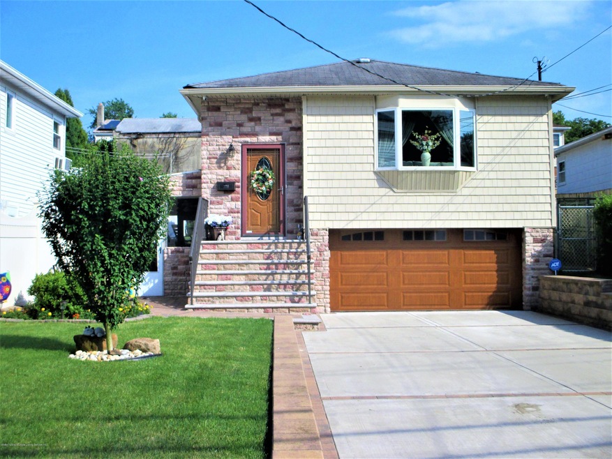 Single Family Raised Ranch