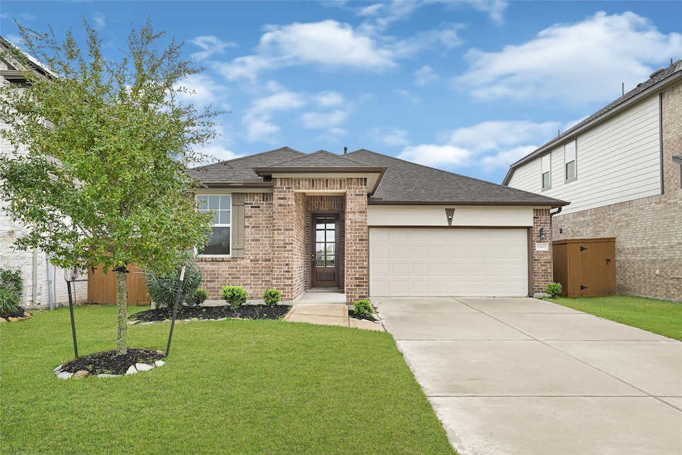 13401 Emerald Mallard Dr, Texas City, TX 77568 - photo 1