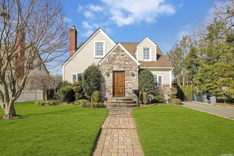 Sold $1,190,000 • Co-Listing Agent