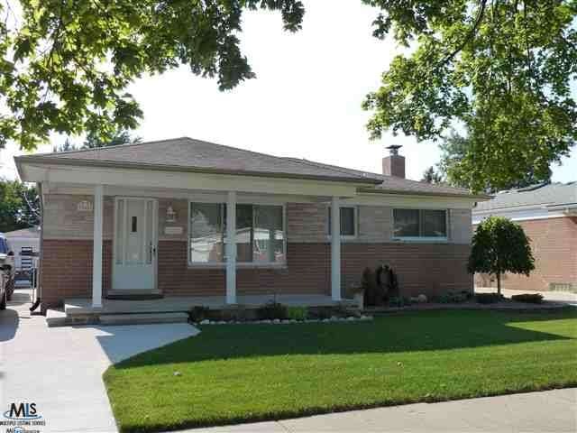 30453 J Carls St, Roseville, MI 48066 - photo 1